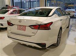 نيسان ألتيما